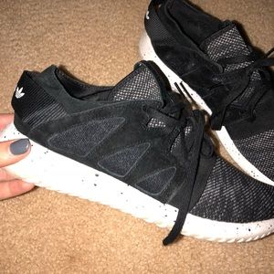 Adidas Tennis shoes!!!👟👟👟